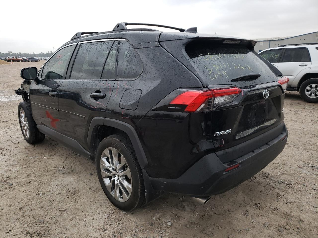 Photo 3 from auction – 2021 TOYOTA RAV4 XLE P with VIN 2T3C1RFVXMC131697