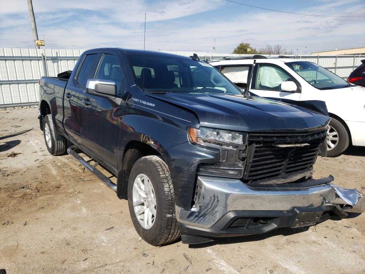 CHEVROLET SILVERADO 2019 with VIN 1GCRYDED3KZ220346 - Photo from auction