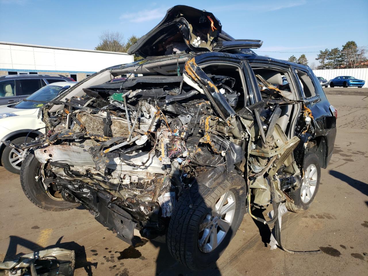 Photo 2 from auction – 2011 TOYOTA HIGHLANDER with VIN 5TDBK3EH8BS056190