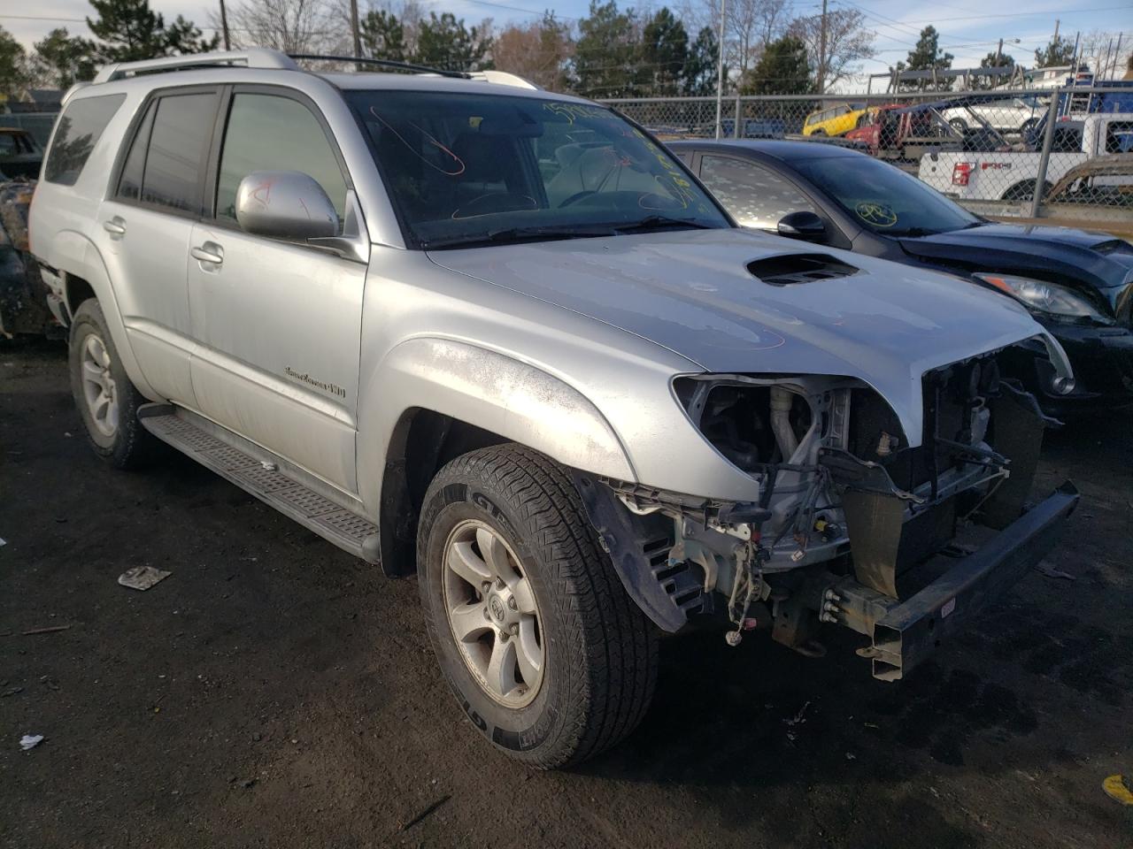 TOYOTA 4RUNNER SR 2004 مع رقم تعريف المركبة JTEBU14R540051653 - صورة من المزاد
