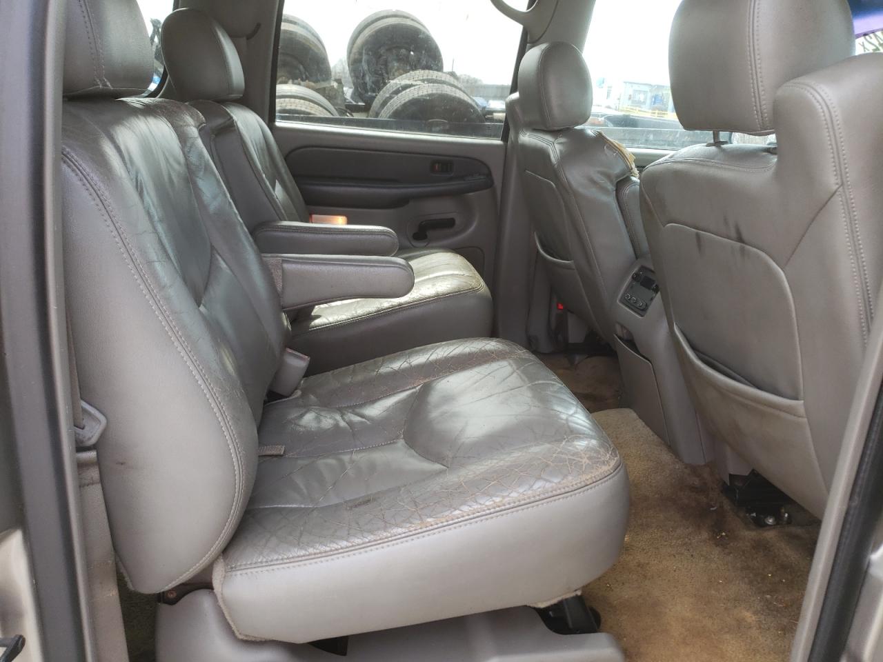 Photo 6 from auction – 2003 CHEVROLET SUBURBAN C with VIN 3GNEC16Z23G229912
