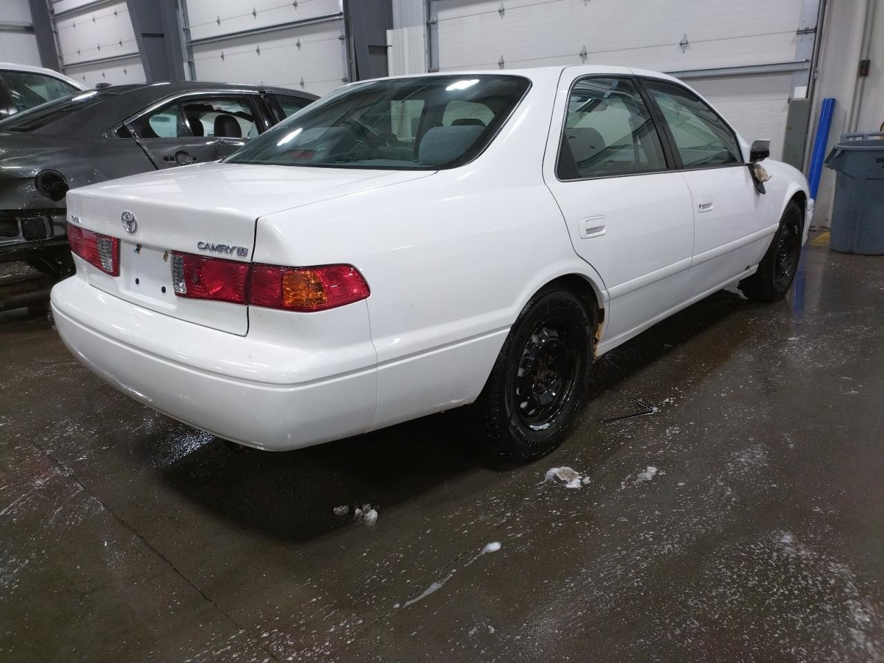 Photo 4 from auction – 2000 TOYOTA CAMRY CE with VIN 4T1BG22K9YU964465