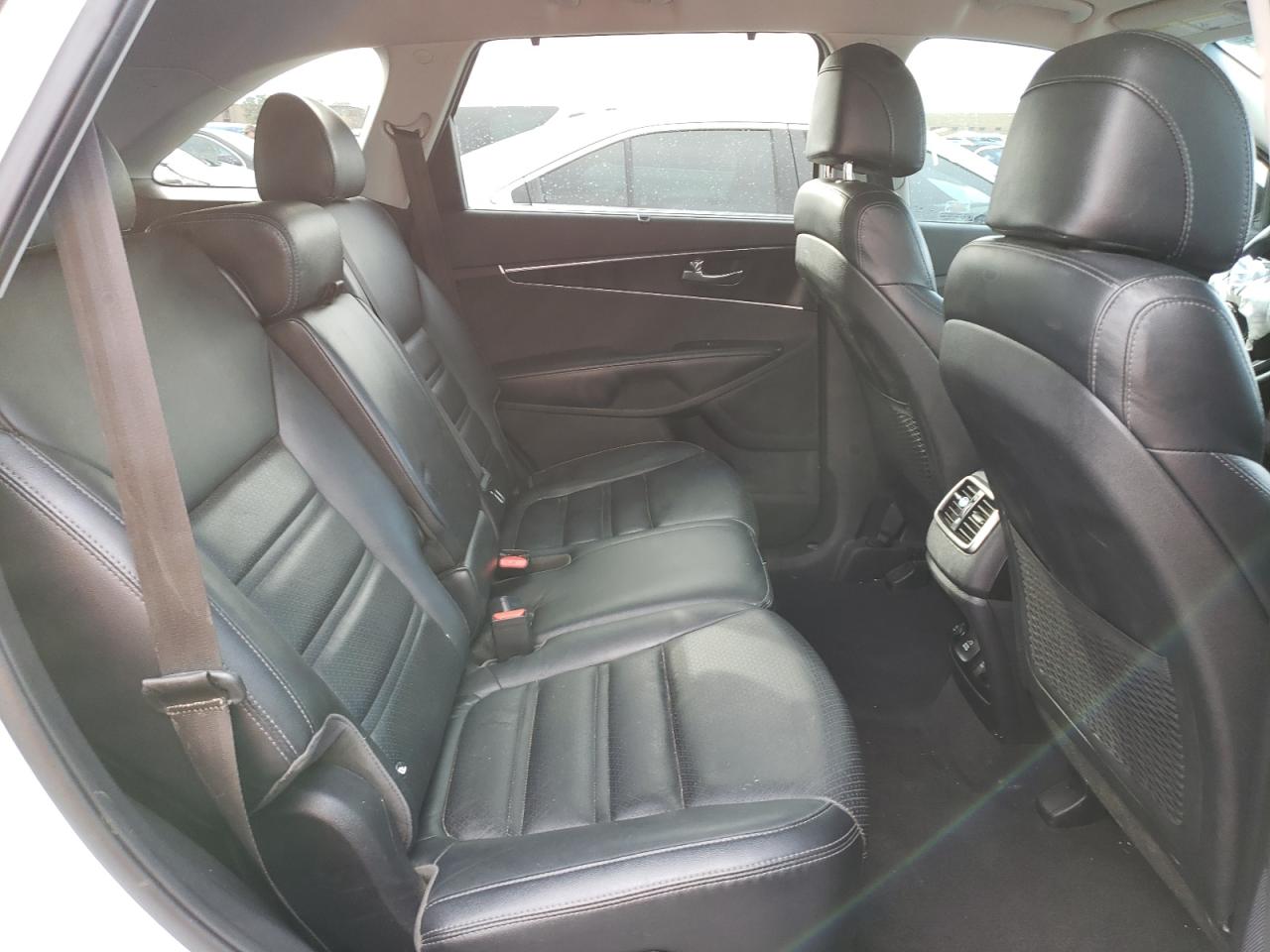 Photo 6 from auction – 2017 KIA SORENTO EX with VIN 5XYPH4A57HG222128