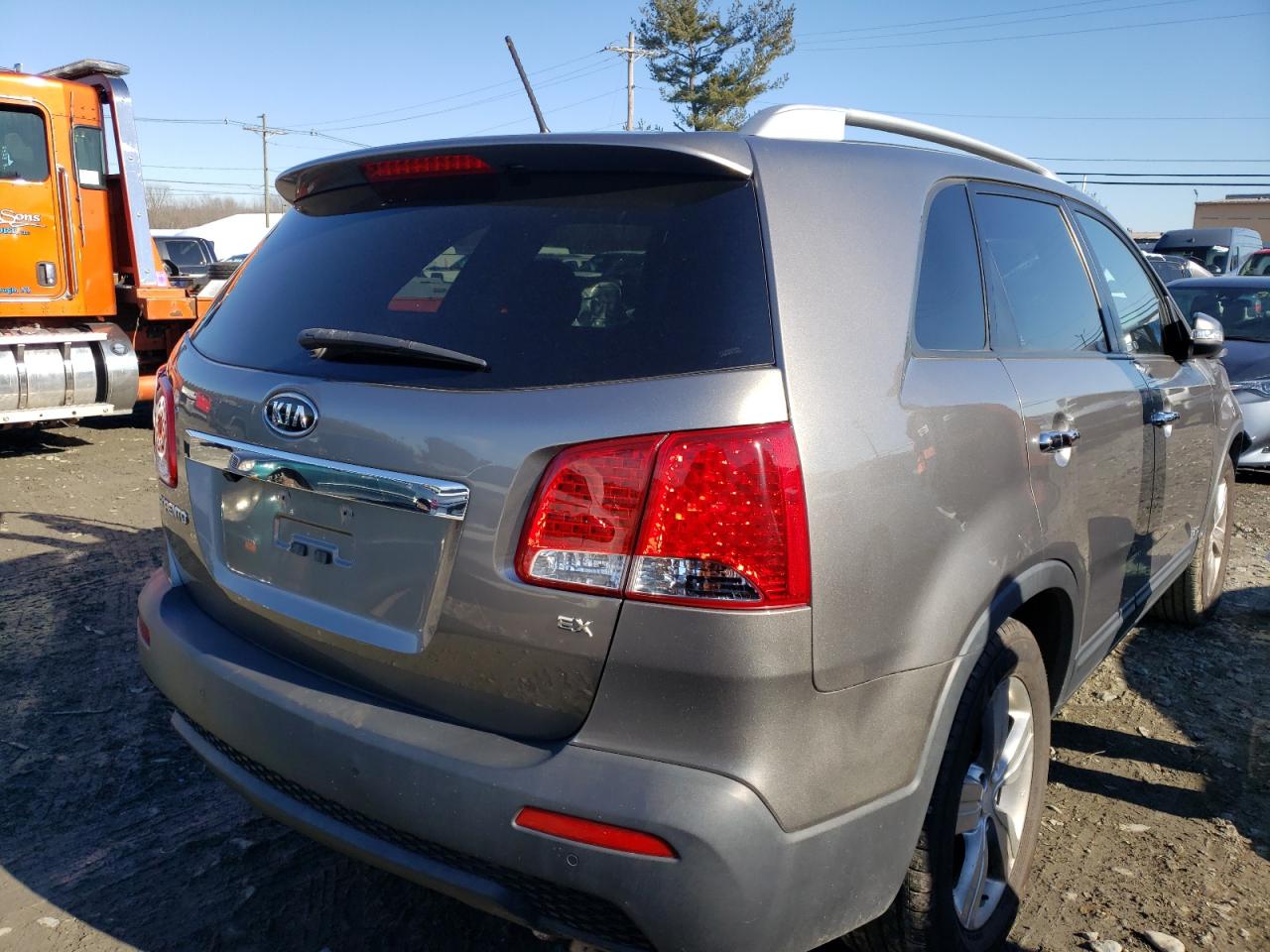 Photo 4 from auction – 2013 KIA SORENTO EX with VIN 5XYKUCA65DG386125