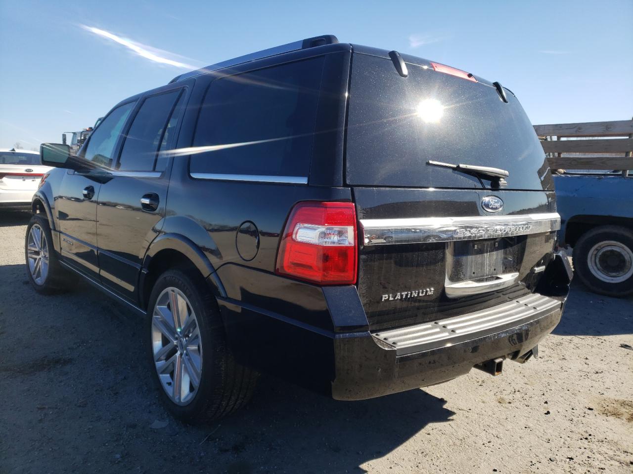 Photo 3 from auction – 2017 FORD EXPEDITION with VIN 1FMJU1MT6HEA62984
