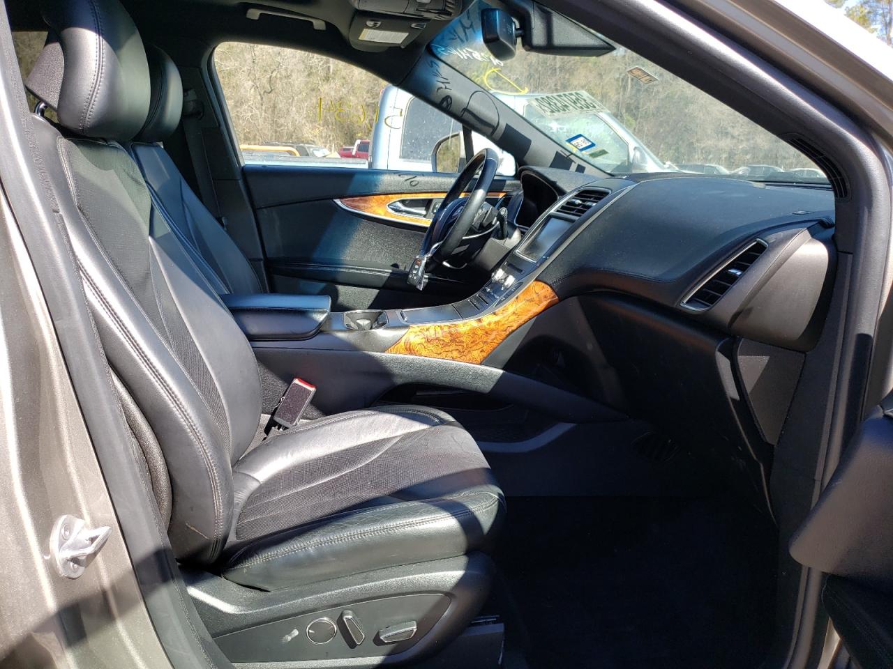 Photo 5 from auction – 2016 LINCOLN MKX RESERV with VIN 2LMTJ8LR4GBL37105