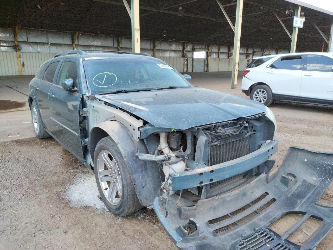 DODGE MAGNUM SXT 2005 with VIN 2D4FV48V25H677057 - Photo from auction