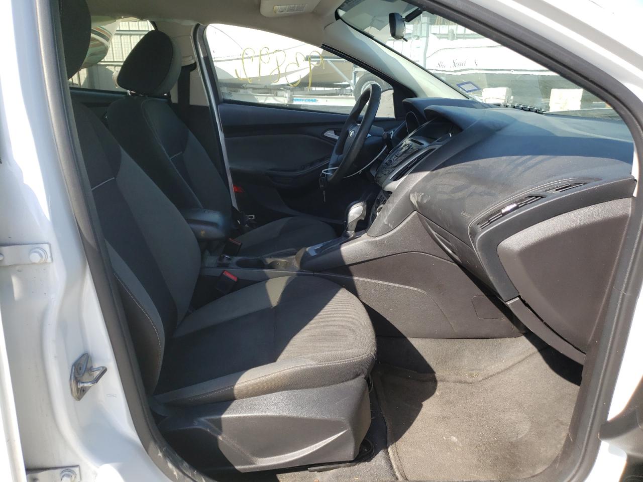Photo 5 from auction – 2014 FORD FOCUS SE with VIN 1FADP3F22EL277817