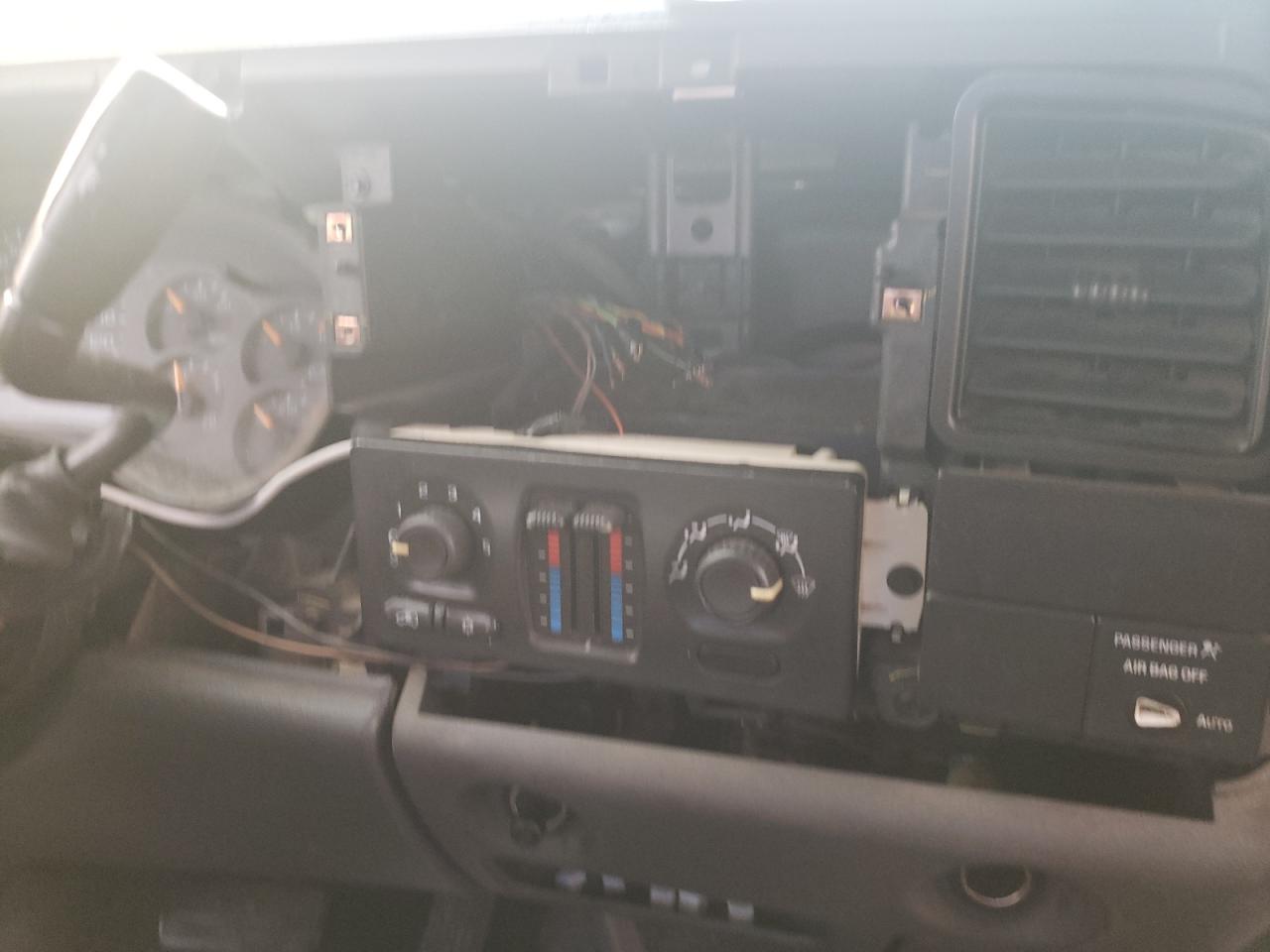 Photo 9 from auction – 2003 CHEVROLET SILVERADO with VIN 1GCEK14V13Z143535
