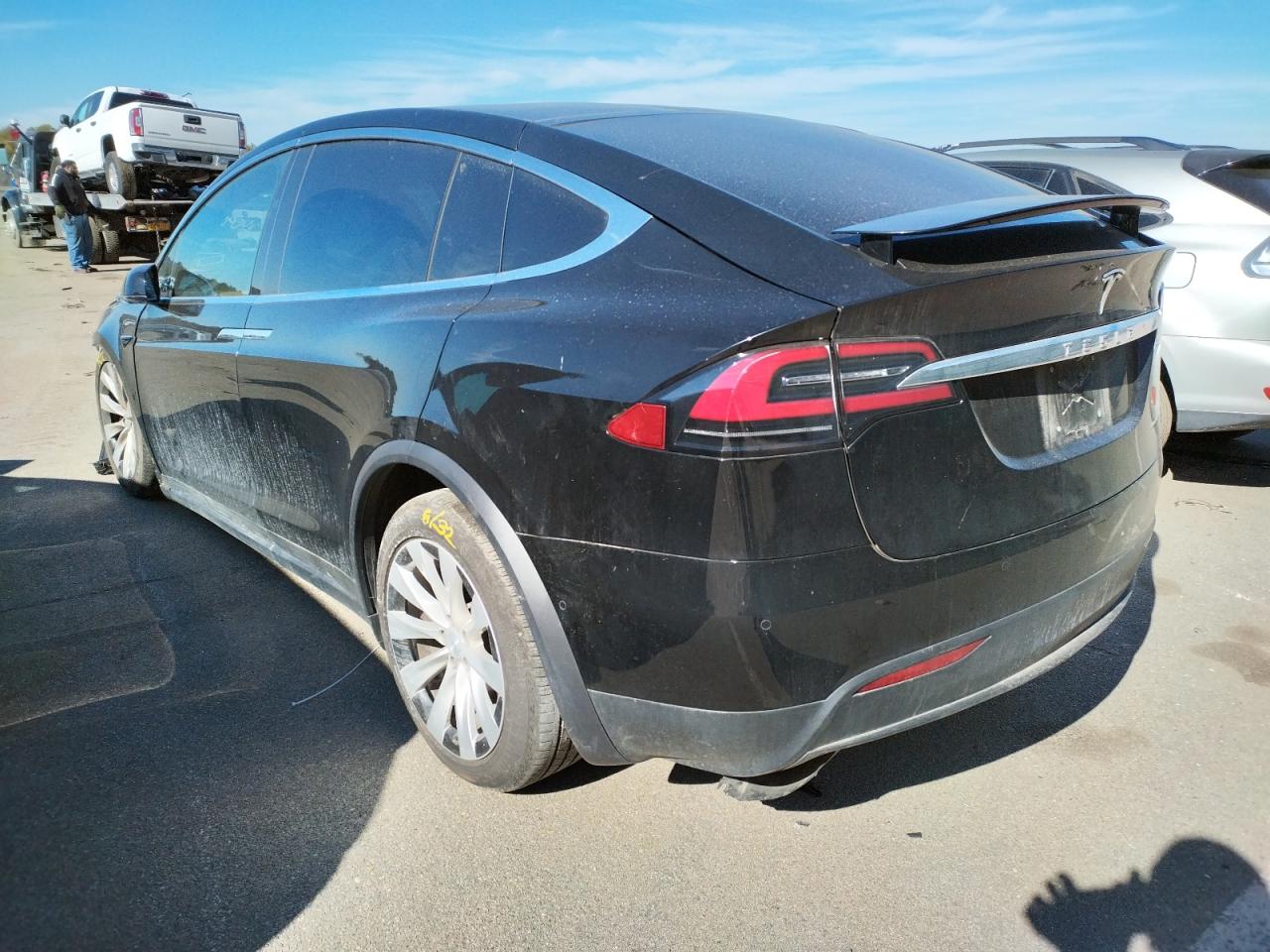 Photo 3 from auction – 2020 TESLA MODEL X with VIN 5YJXCAE27LF245910
