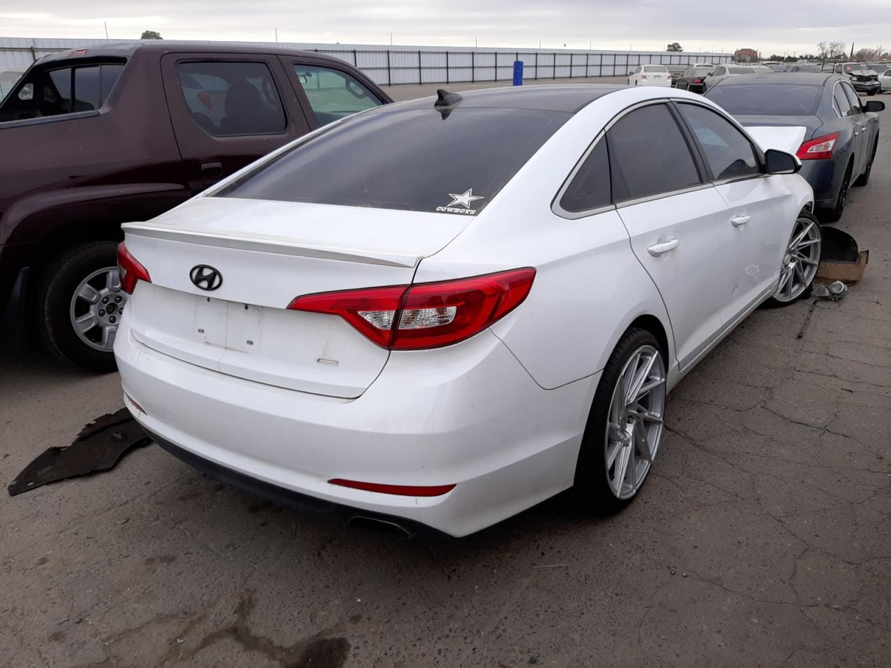 Photo 4 from auction – 2017 HYUNDAI SONATA SE with VIN 5NPE24AF2HH577413