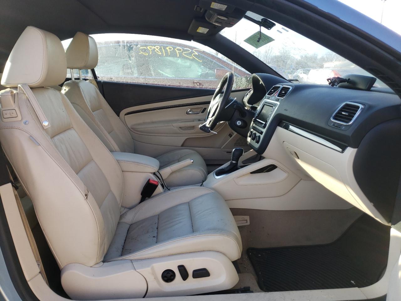 Photo 5 from auction – 2015 VOLKSWAGEN EOS LUX with VIN WVWFW8AH3FV001036