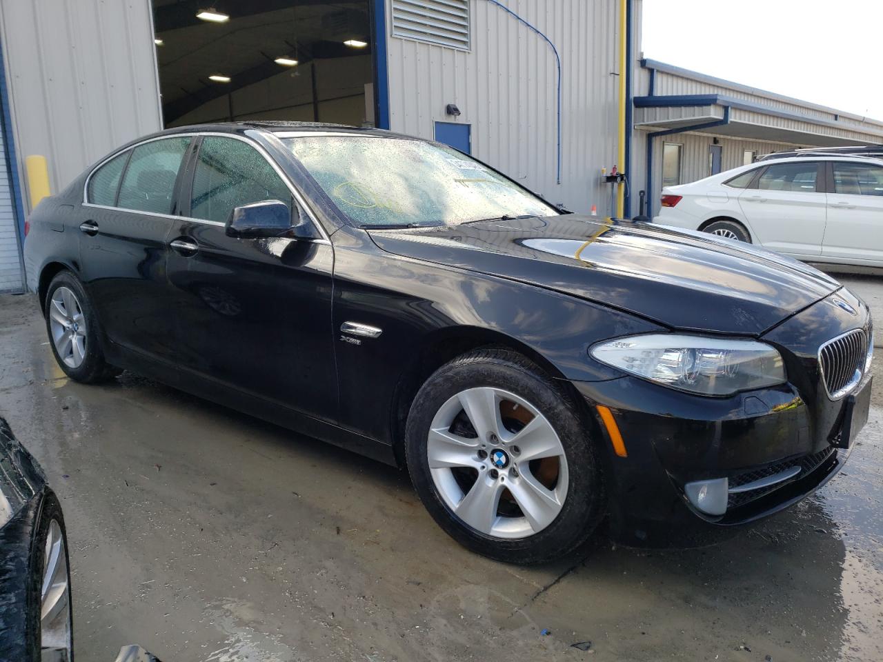 BMW 528 XI 2012 with VIN WBAXH5C53CDW10495 - Photo from auction