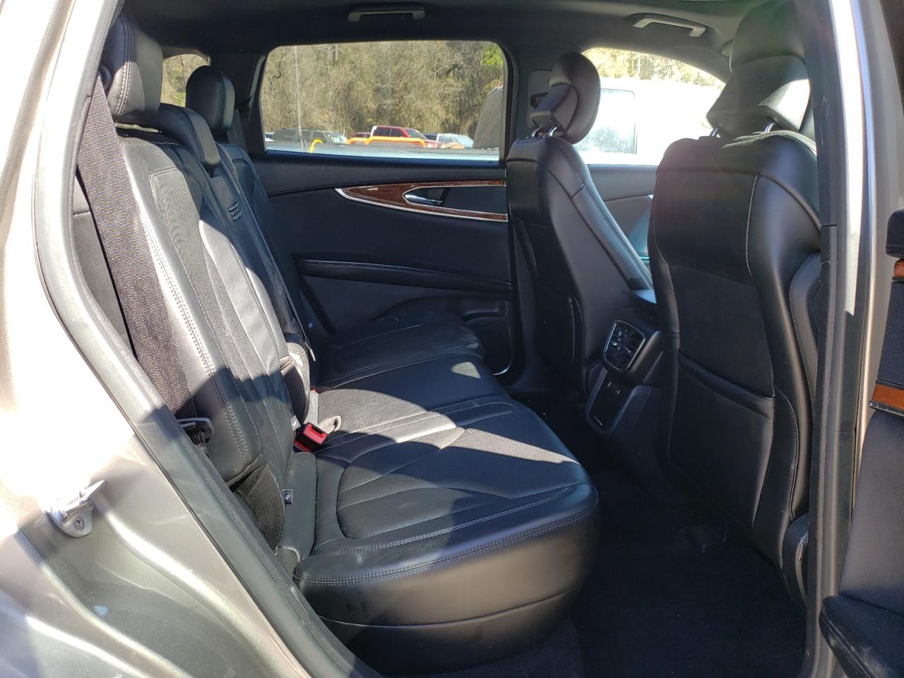 Photo 6 from auction – 2016 LINCOLN MKX RESERV with VIN 2LMTJ8LR4GBL37105