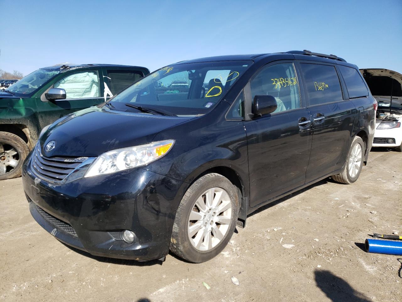 Photo 2 from auction – 2015 TOYOTA SIENNA XLE with VIN 5TDDK3DCXFS095013