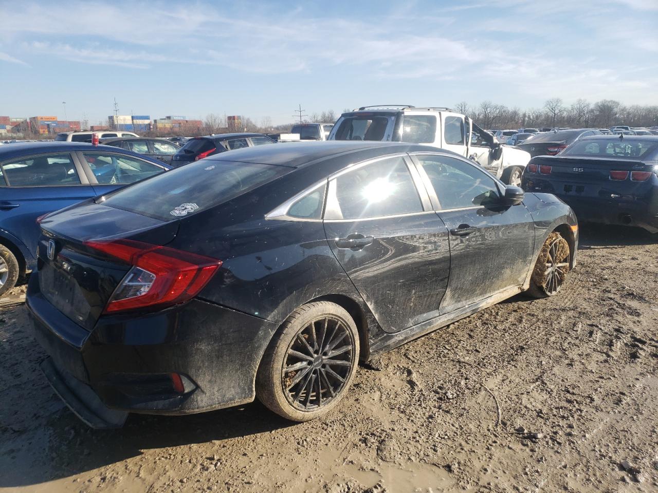 Photo 4 from auction – 2018 HONDA CIVIC LX with VIN 19XFC2F53JE013964