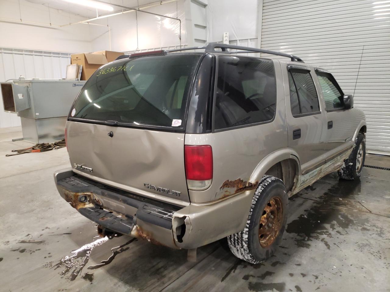 Photo 4 from auction – 2003 CHEVROLET BLAZER with VIN 1GNDT13X03K144929