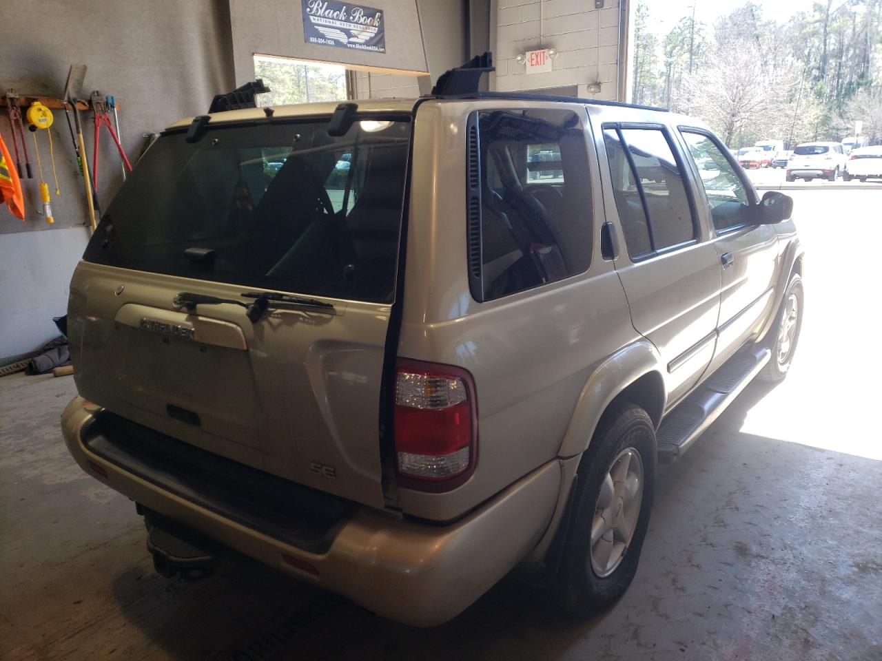 Photo 4 from auction – 2002 NISSAN PATHFINDER with VIN JN8DR09Y32W724916