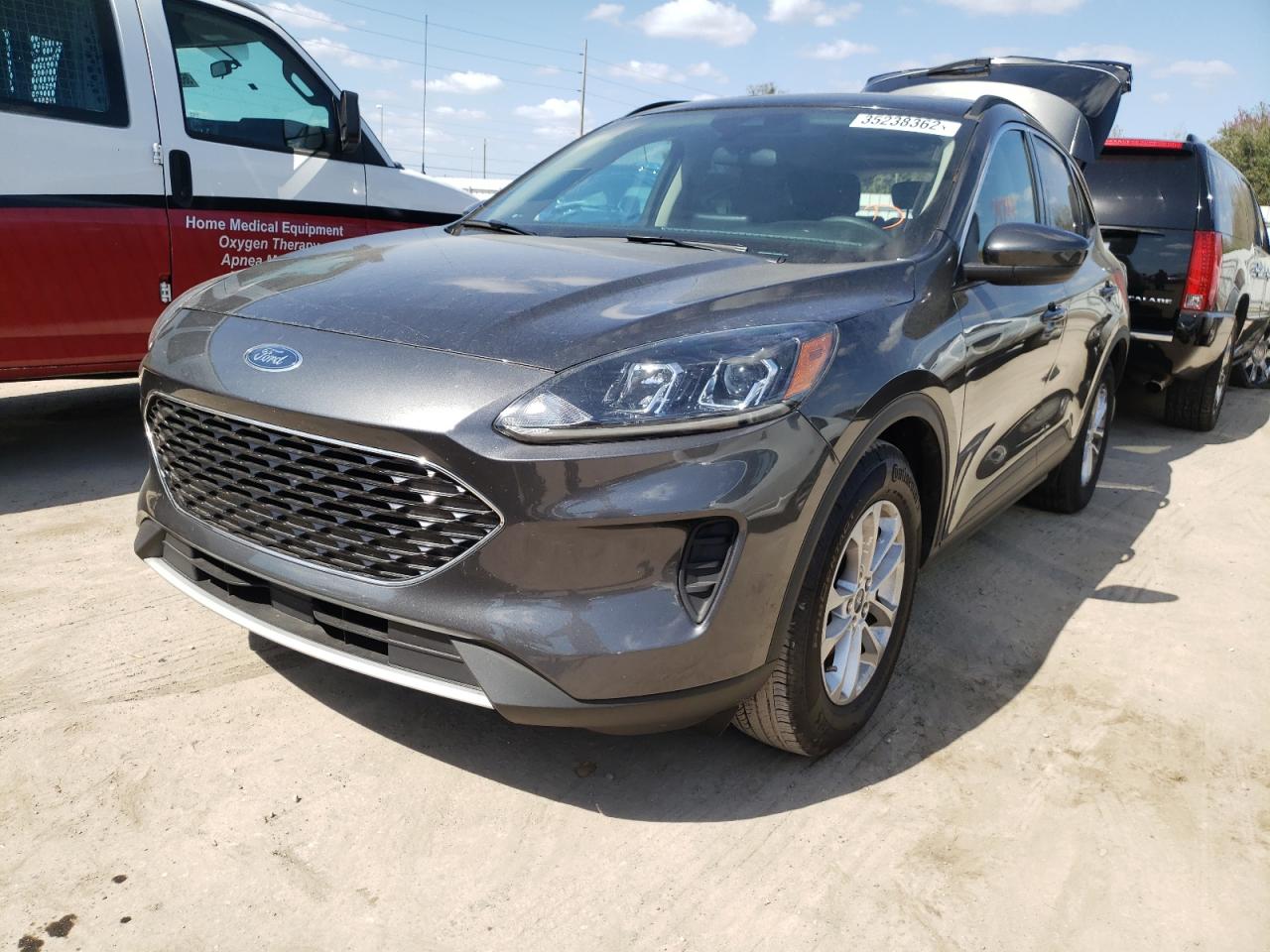 Photo 2 from auction – 2020 FORD ESCAPE SE with VIN 1FMCU0G69LUA06366