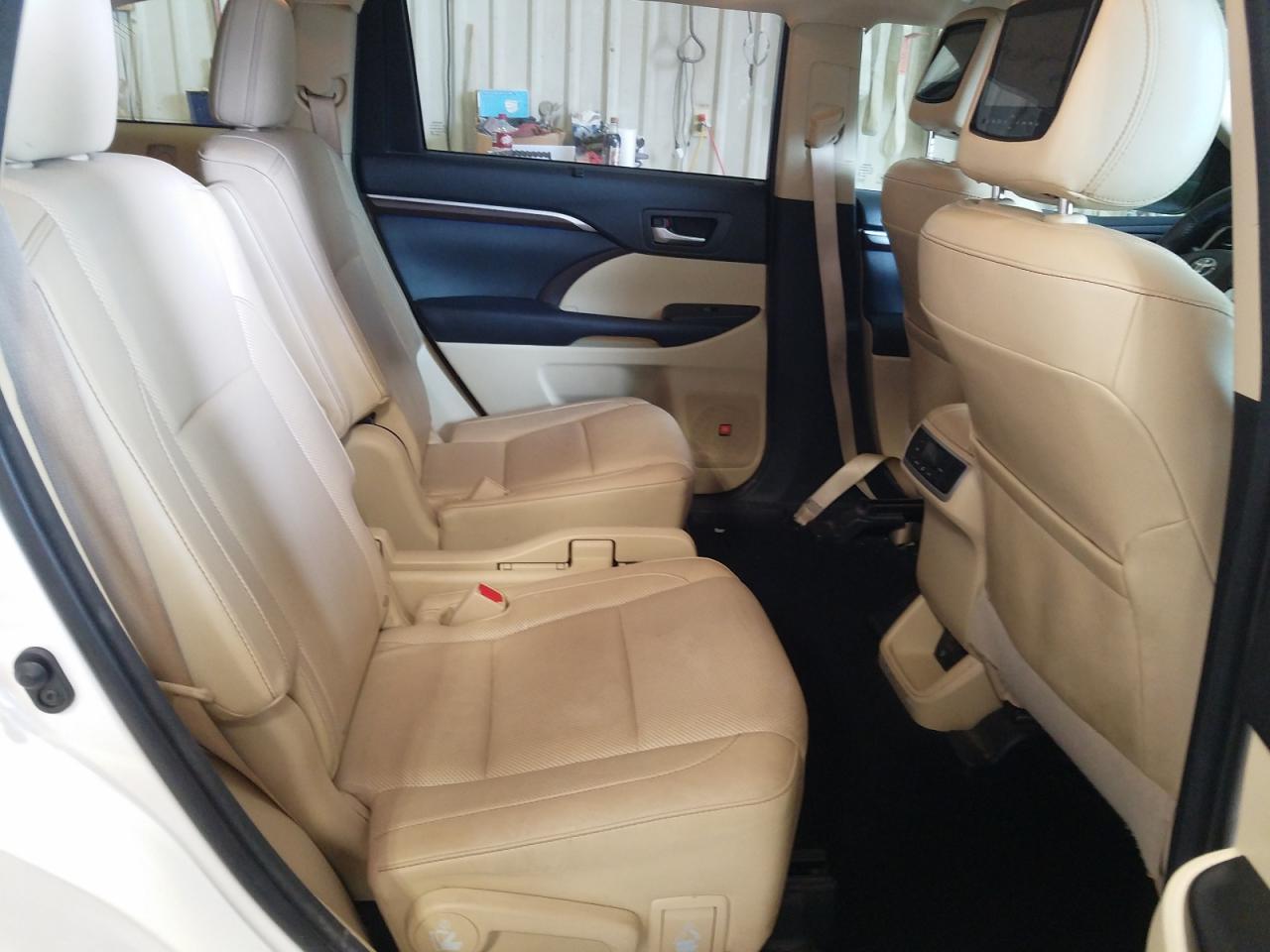 Photo 6 from auction – 2015 TOYOTA HIGHLANDER with VIN 5TDYKRFH2FS107832