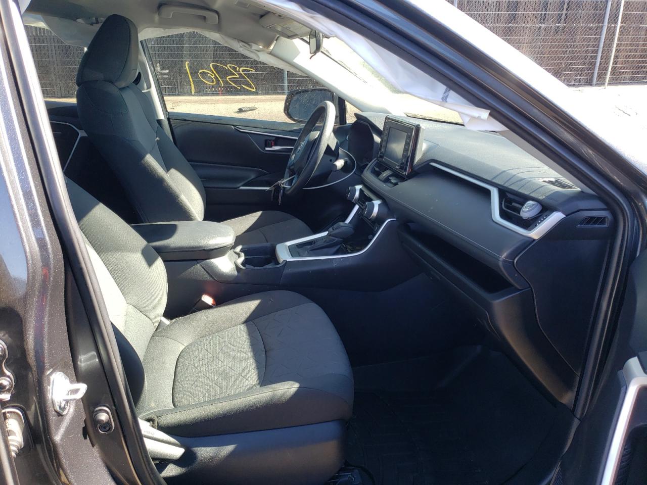 Photo 5 from auction – 2021 TOYOTA RAV4 XLE with VIN 2T3W1RFV0MC091241