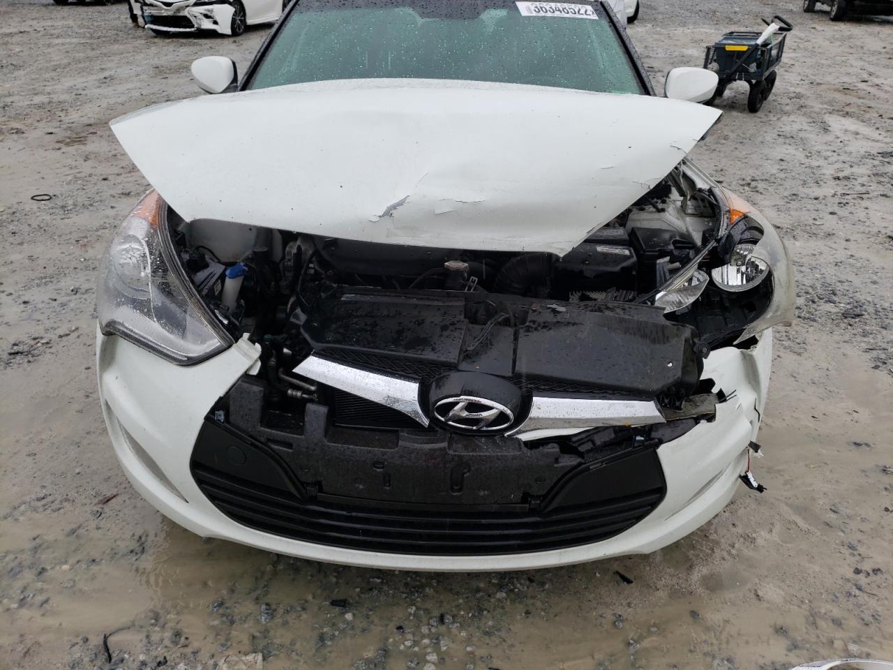 Photo 9 from auction – 2017 HYUNDAI VELOSTER with VIN KMHTC6AD8HU309496