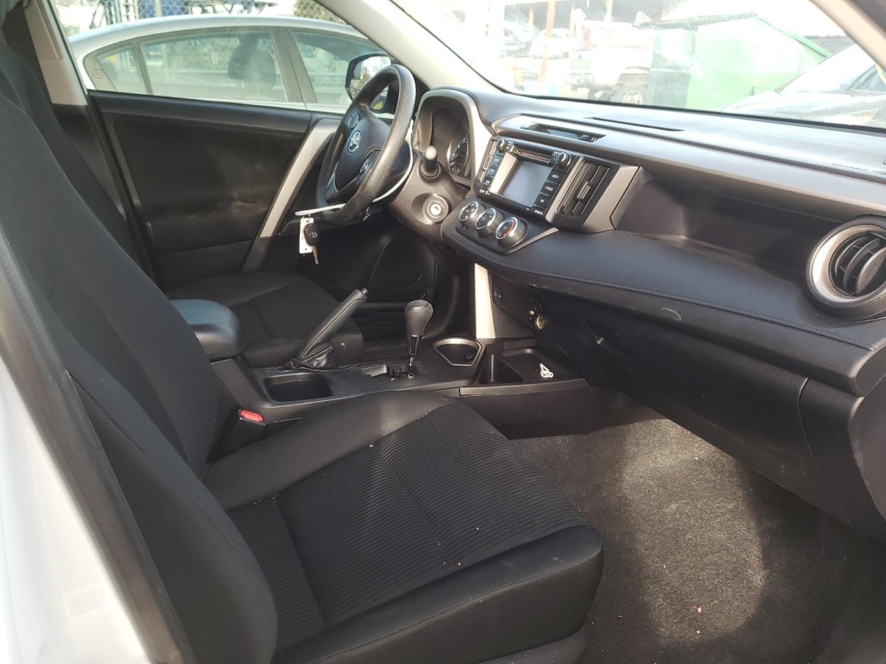 Photo 5 from auction – 2017 TOYOTA RAV4 LE with VIN 2T3BFREV1HW616488