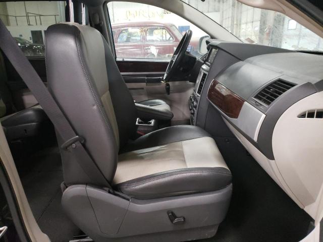 Photo 5 from auction – 2010 CHRYSLER TOWN AND C with VIN 2A4RR8D16AR414805