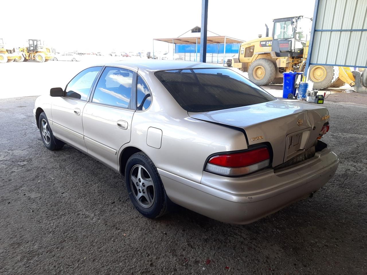 Photo 3 from auction – 1997 TOYOTA AVALON XL with VIN 4T1BF12B7VU138948
