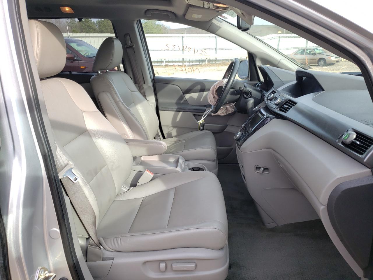 Photo 5 from auction – 2015 HONDA ODYSSEY EX with VIN 5FNRL5H68FB046058