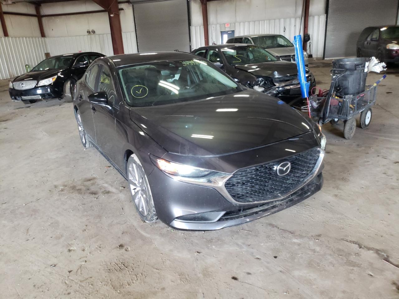 MAZDA 3 SELECT 2021 مع رقم تعريف المركبة 3MZBPBBL1MM203356 - صورة من المزاد
