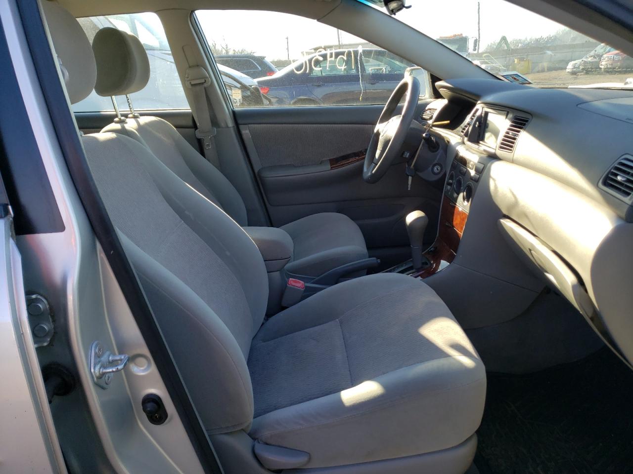 Photo 5 from auction – 2006 TOYOTA COROLLA CE with VIN JTDBR32E760078745