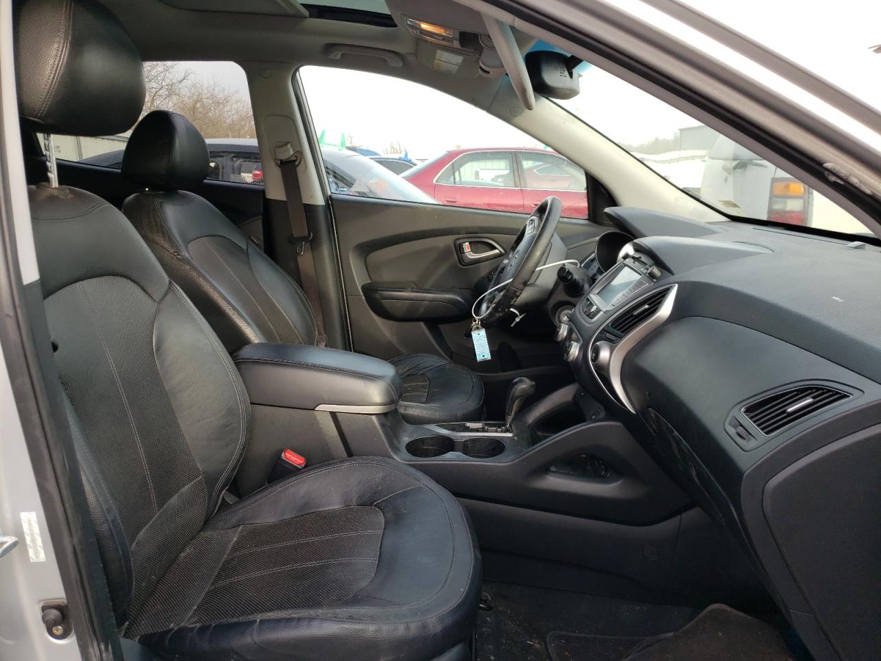 Photo 5 from auction – 2011 HYUNDAI TUCSON GLS with VIN KM8JUCAC0BU171955