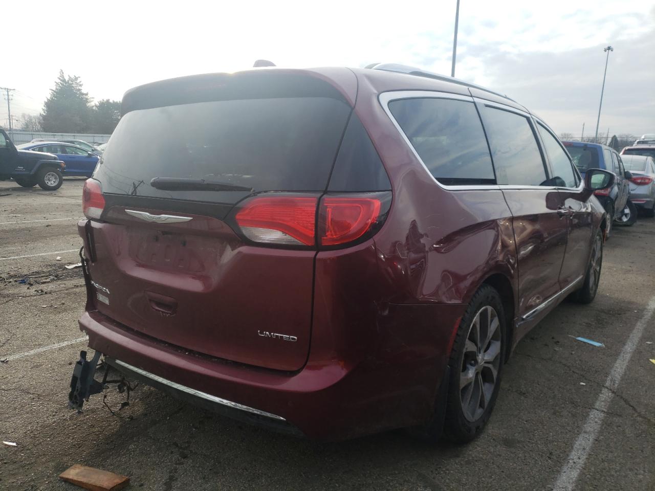 Photo 4 from auction – 2017 CHRYSLER PACIFICA L with VIN 2C4RC1GG4HR593631