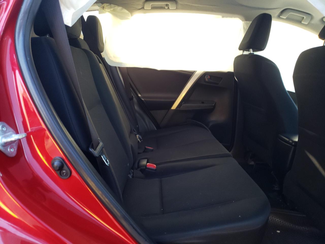 Photo 6 from auction – 2014 TOYOTA RAV4 LE with VIN JTMBFREVXED073733