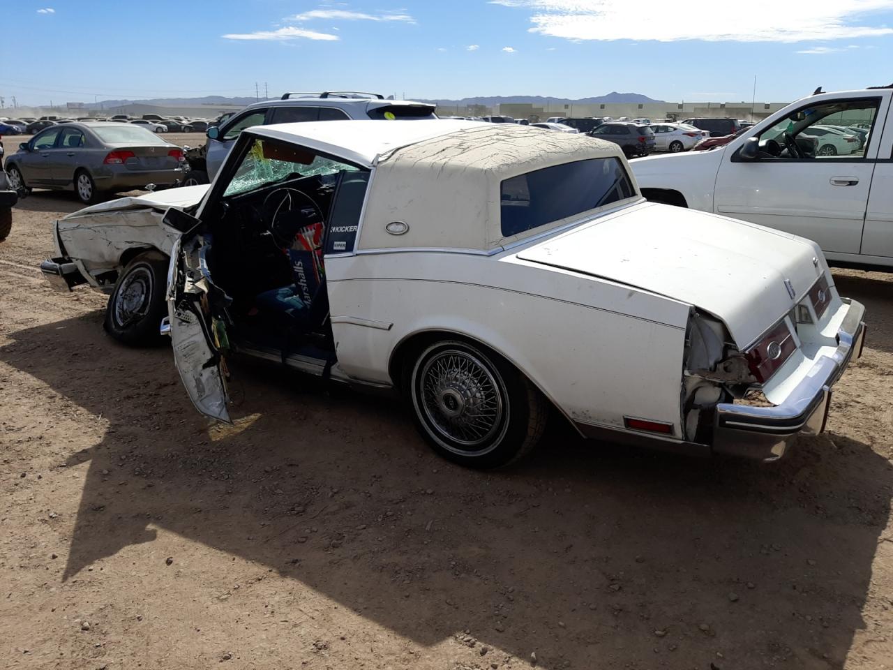 Photo 3 from auction – 1985 BUICK RIVIERA with VIN 1G4EZ57Y6FE442213
