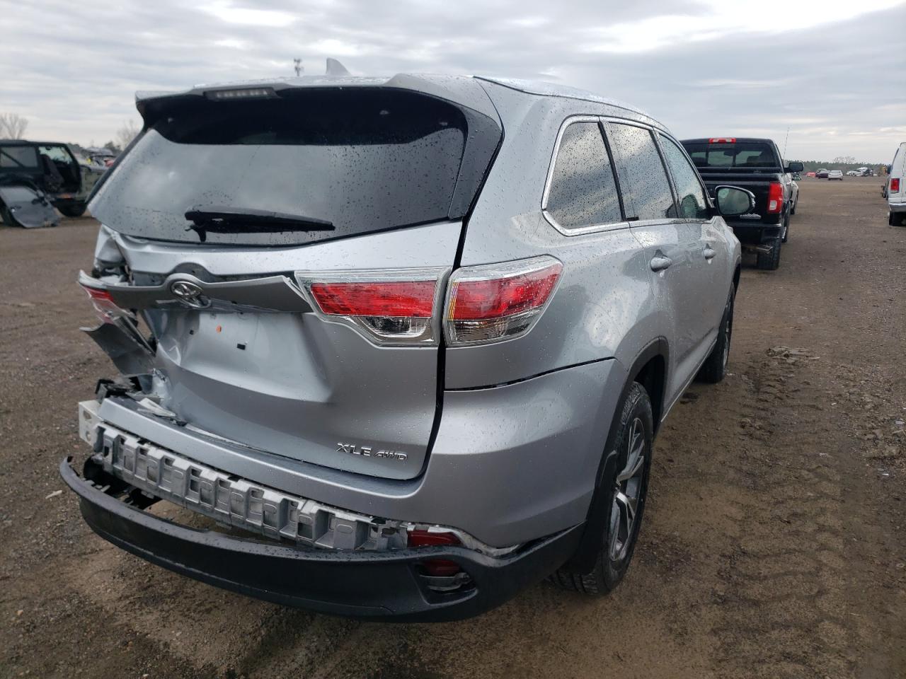 Photo 4 from auction – 2016 TOYOTA HIGHLANDER with VIN 5TDJKRFH0GS502580