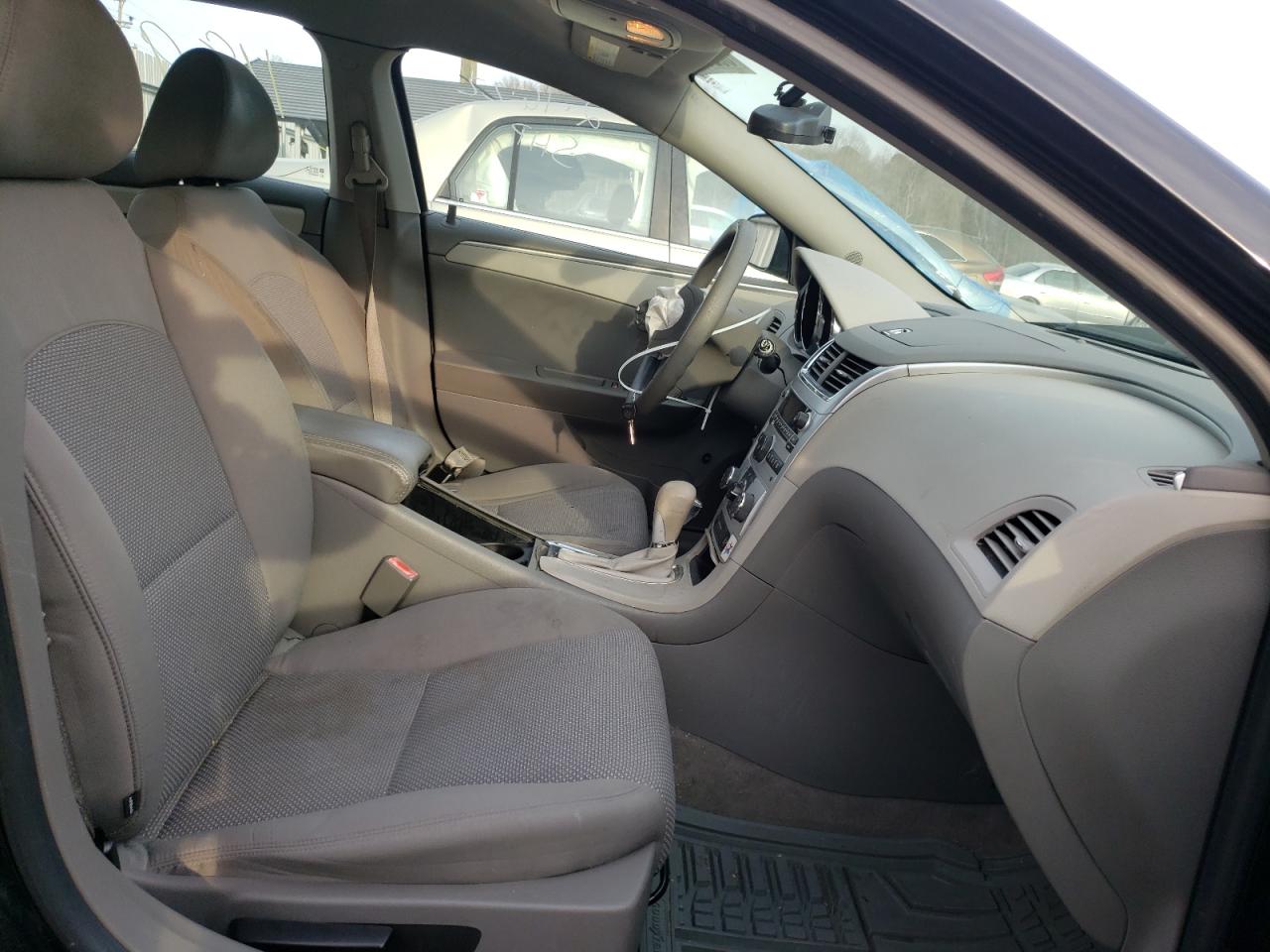 Photo 5 from auction – 2012 CHEVROLET MALIBU LS with VIN 1G1ZB5E02CF205269