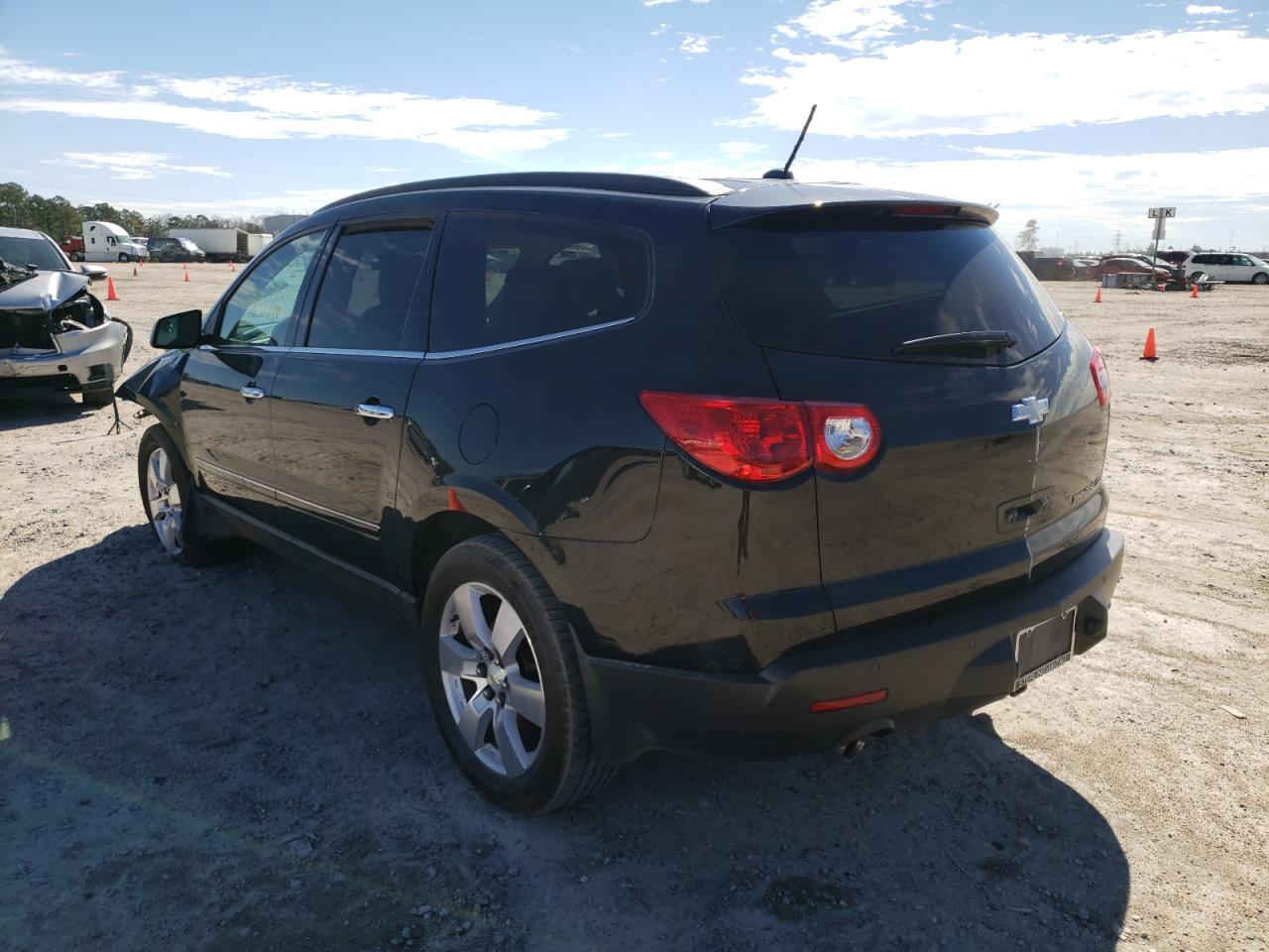 Photo 3 from auction – 2012 CHEVROLET TRAVERSE L with VIN 1GNKRLED6CJ179162