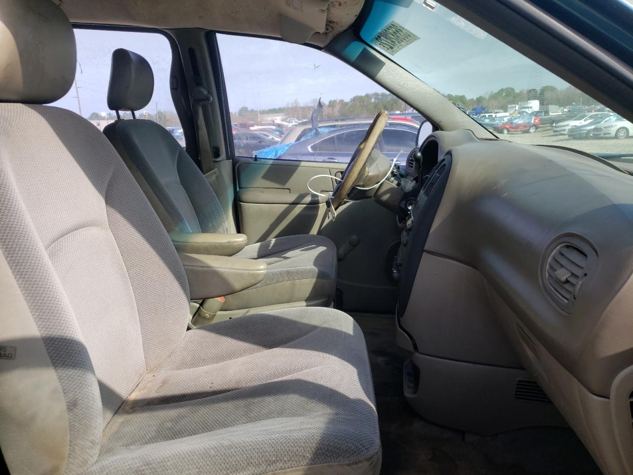 Photo 5 from auction – 2001 CHRYSLER VOYAGER with VIN 1C8GJ25B81B133689