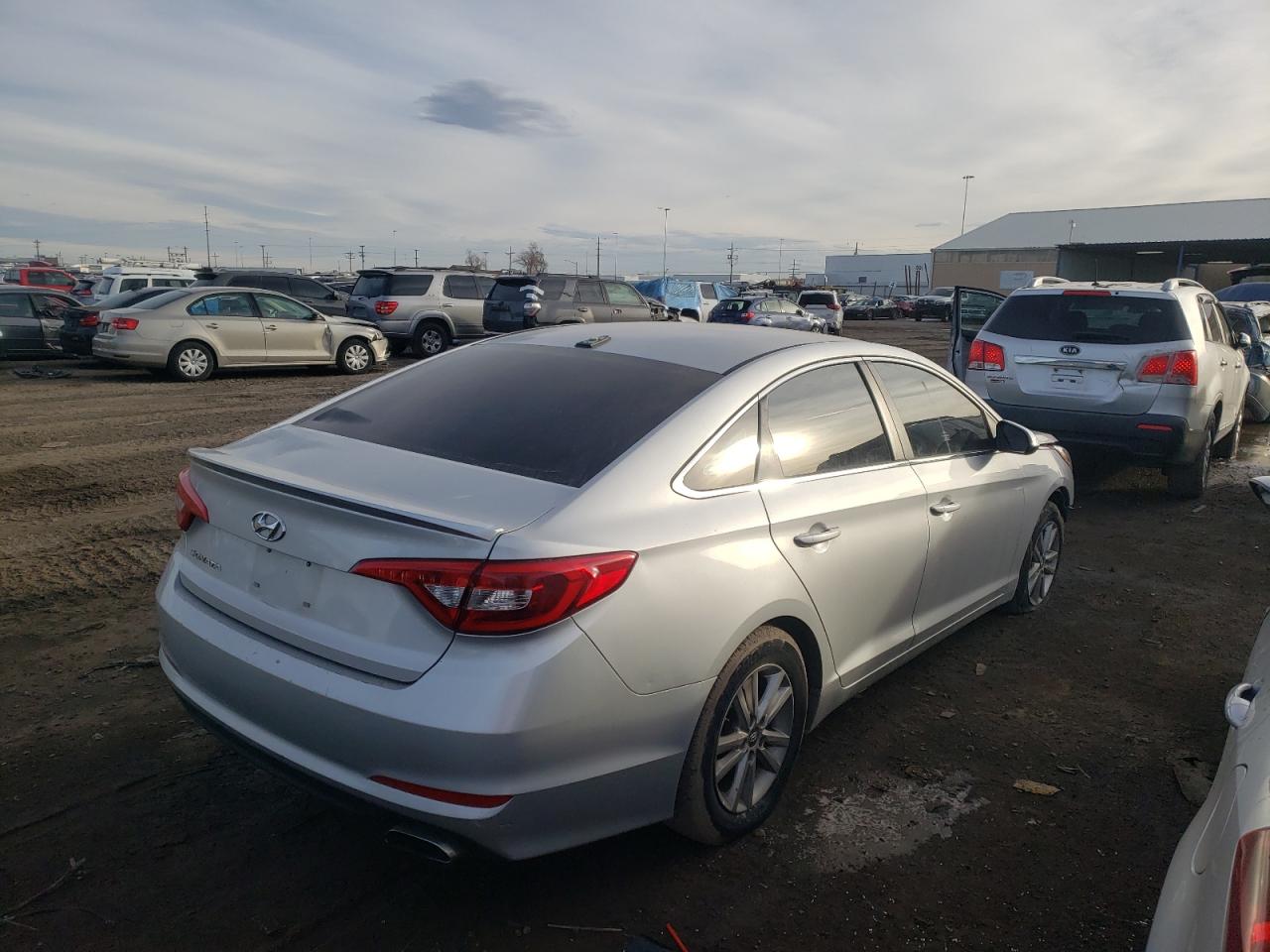 Photo 4 from auction – 2017 HYUNDAI SONATA SE with VIN 5NPE24AF2HH484066