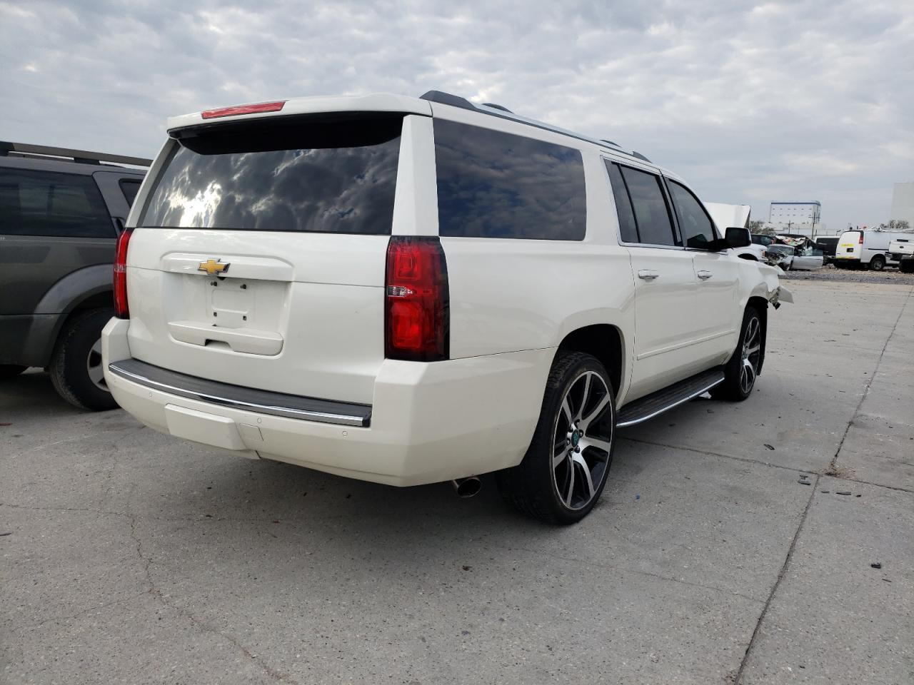 Photo 4 from auction – 2015 CHEVROLET SUBURBAN C with VIN 1GNSCKKC5FR170241