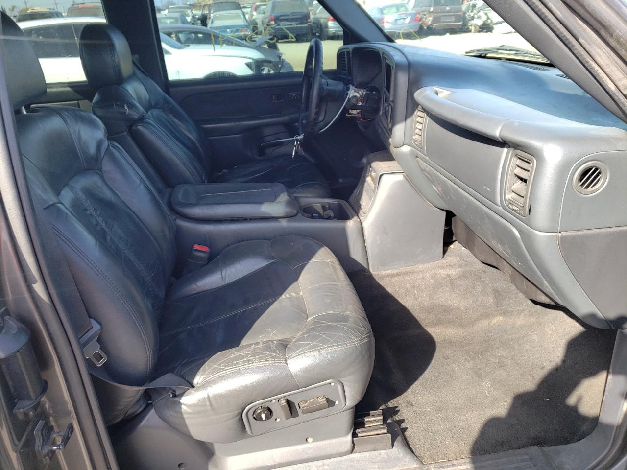 Photo 5 from auction – 2000 CHEVROLET SILVERADO with VIN 2GCEC19T7Y1404428