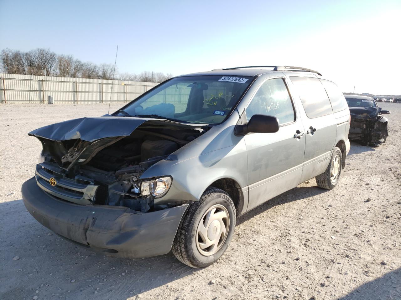 Photo 2 from auction – 2000 TOYOTA SIENNA LE with VIN 4T3ZF13C7YU301258
