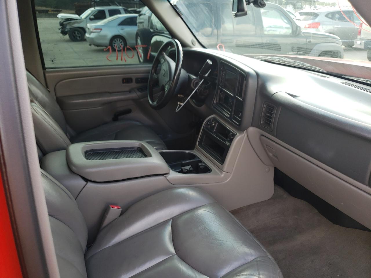 Photo 5 from auction – 2005 CHEVROLET AVALANCHE with VIN 3GNEC12Z65G214810