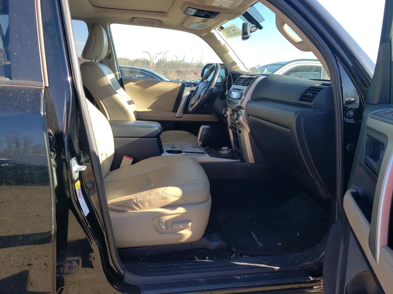 Photo 5 from auction – 2011 TOYOTA 4RUNNER SR with VIN JTEBU5JR7B5053531