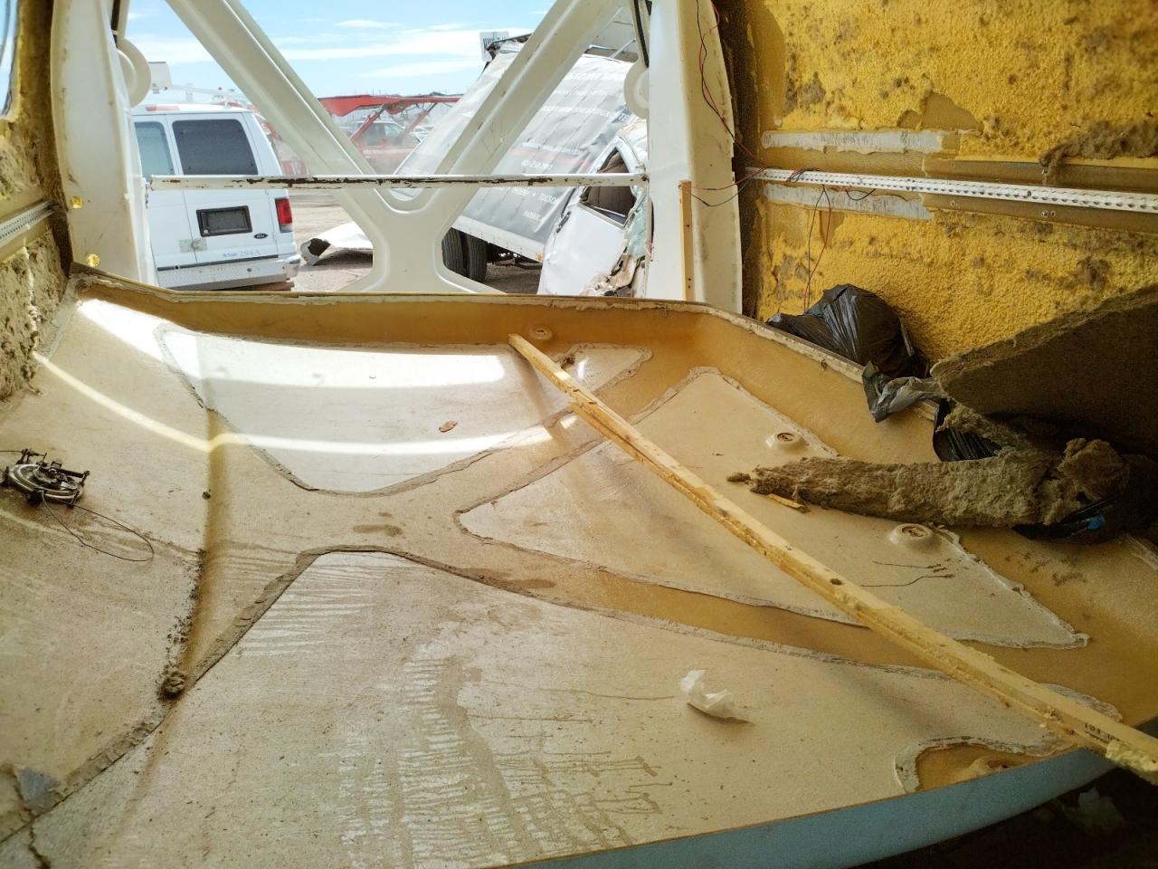 Photo 6 from auction – 2000 FORD ECONOLINE with VIN 1FDSE35L0YHB64825