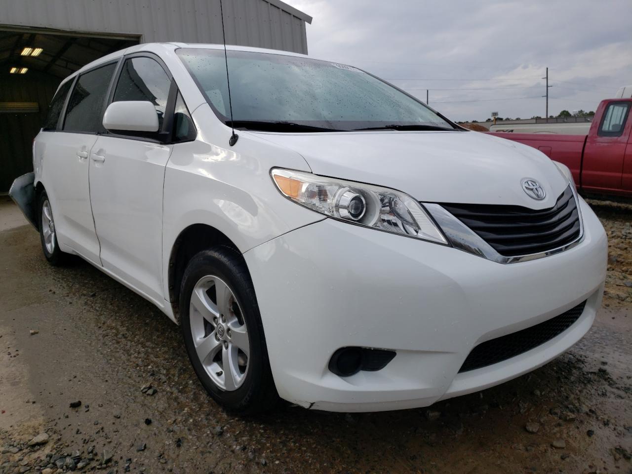 TOYOTA SIENNA LE 2013 with VIN 5TDKK3DC6DS376519 - Photo from auction