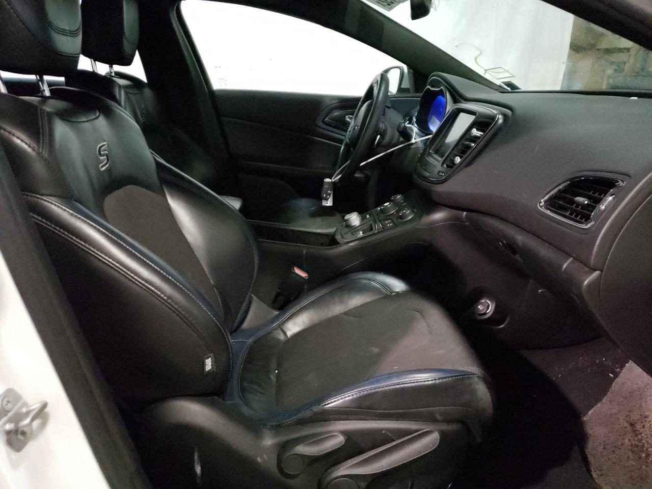 Photo 5 from auction – 2016 CHRYSLER 200 S with VIN 1C3CCCBB9GN117680