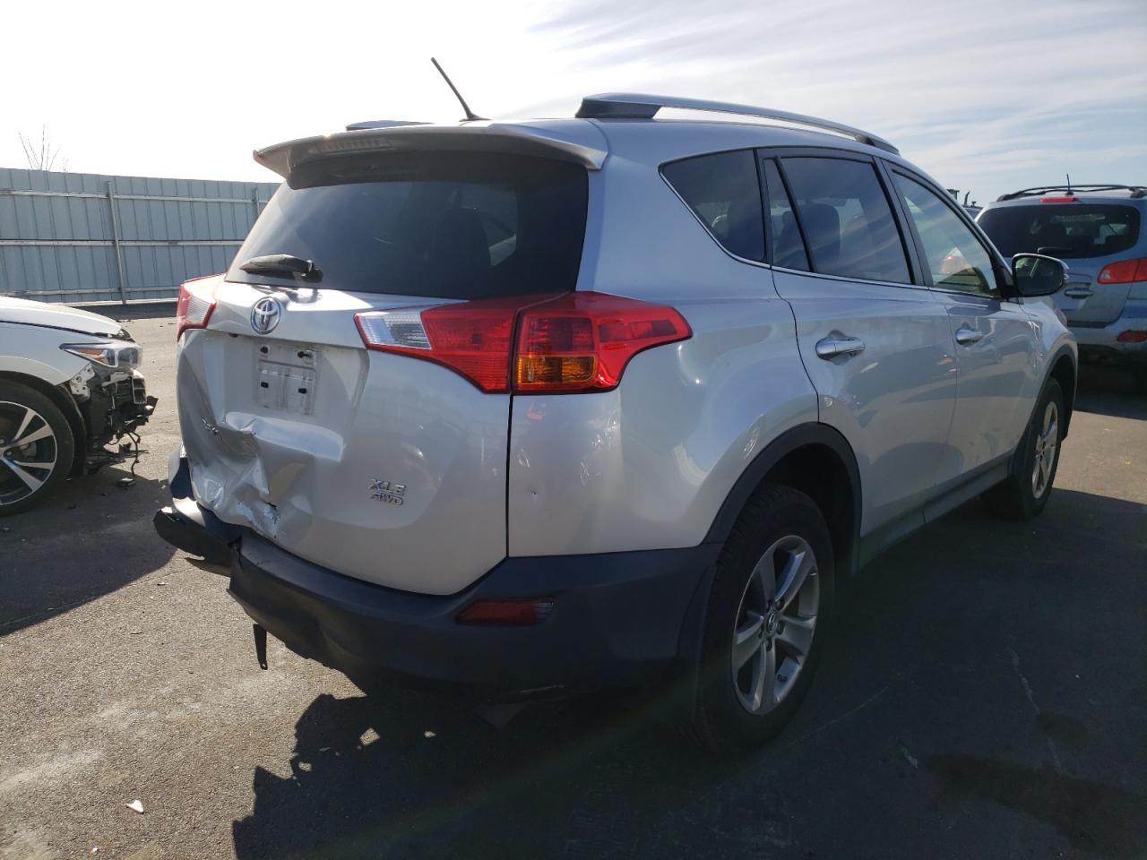 Photo 4 from auction – 2015 TOYOTA RAV4 XLE with VIN JTMRFREV3FJ037190